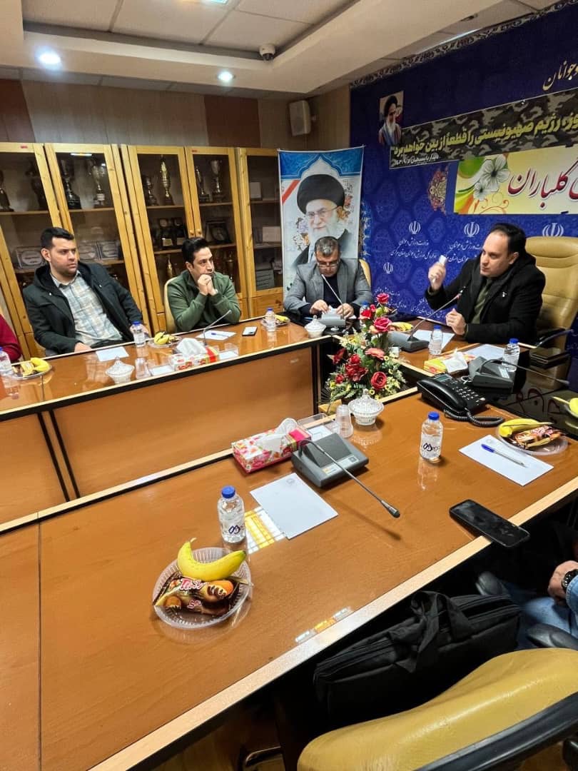 نشست هم اندیشی مدیران استخر استان مرکزی با رئیس هیات نجات غریق و غواصی