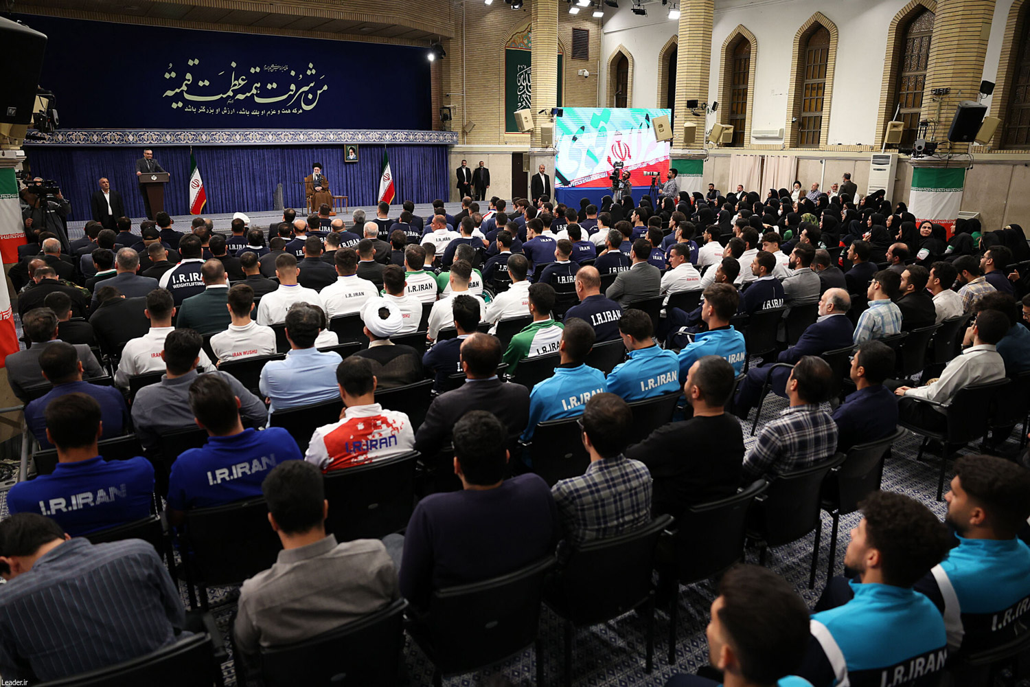رهبر انقلاب خطاب به مدال‌آوران ورزشی و علمی: ایران خانه شماست، استعدادتان را صرف مردمتان کنید